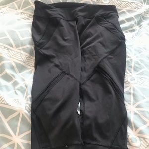Size 8 black lulu crop leggings